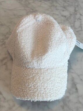 Maurices Cream Sherpa Women’s Cap Size XS NWT